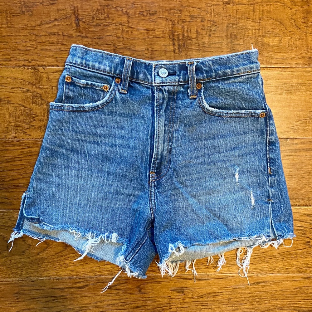 Abercrombie & Fitch High Rise 4” Short Medium Wash - Size 26 / 2